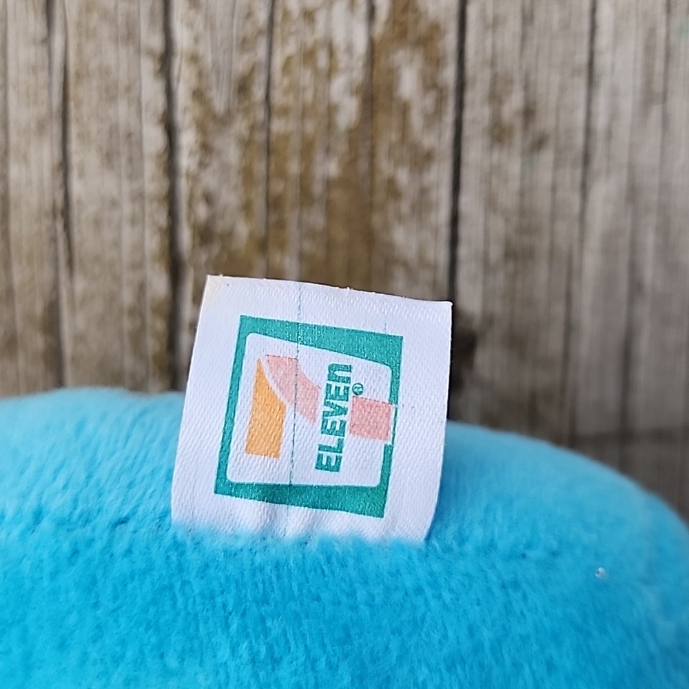 7-Eleven Slurpee Key Chain - Picture 4 of 9